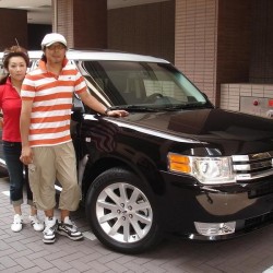 東京都港区にお住まいのH社長に、新車2009yフォード フレックスをご納車させていただきました。
