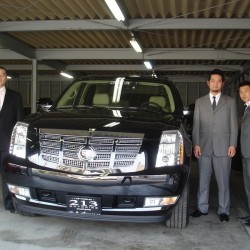 渋谷区のW社長に 新車 キャデラック エスカレード をご納車させていただきました。