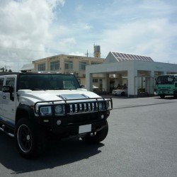 沖縄県沖縄市にお住まいのS様にハマーH2をご納車させて頂きました。