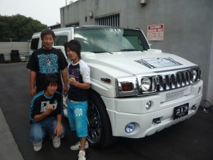 埼玉県朝霞市にお住まいのN様にハマーH2 ホワイトエディションをご納車させて頂きました。