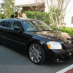 埼玉県さいたま市にお住まいの K様に ダッジ マグナム RT 5.7HEMI をご納車させていただきました。