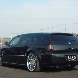 埼玉県さいたま市にお住まいの K様に ダッジ マグナム RT 5.7HEMI をご納車させていただきました。