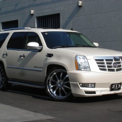 春日部市にお住まいの S様に 07yエスカレード NEXT-NATION LEXANI/26インチ をご納車させていただきました。