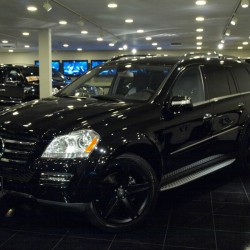 東京都目黒区にお住まいのM様に 新車 メルセデスベンツ GL550 USモデル をご納車させていただきました。