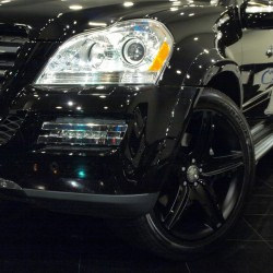 東京都目黒区にお住まいのM様に 新車 メルセデスベンツ GL550 USモデル をご納車させていただきました。