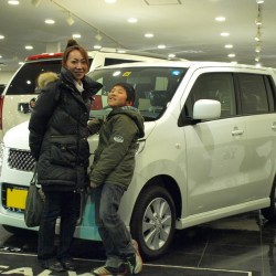 33モニターのハマーH2やBMW7シリーズALPINAでおなじみ、ふじみ野市にお住まいのK社長に奥様の 新車 ワゴンR FX-LTD をご納車させていただきました。