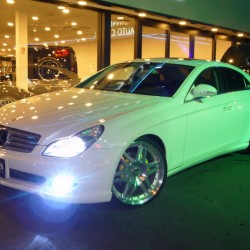 埼玉県鴻巣市にお住まいのS様に メルセデスベンツ CLS500 フルカスタム をご納車させていただきました。