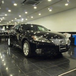 桶川市にお住まいのM様に、 2010y LEXUS ES350 新車をご納車させていただきました。