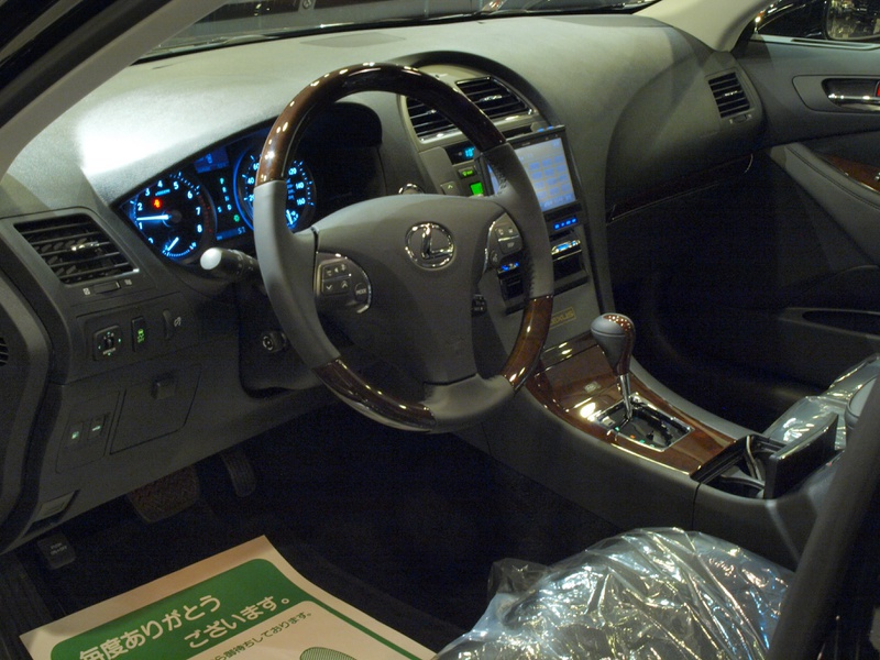 桶川市にお住まいのM様に、 2010y LEXUS ES350 新車をご納車させていただきました。