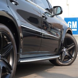 東京都目黒区にお住まいのM様に 新車メルセデスベンツ GL550 USモデル ワイドバージョン 追加カスタムをご用命頂き、更に進化しました!