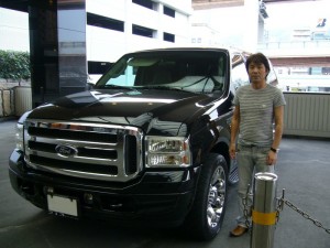 兵庫県養父市にお住まいのT様へ 2005y フォード エクスカージョン クリスタルコーチ リムジンインテリア をご納車させて頂きました。