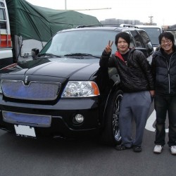 愛知県豊田市にお住まいのM様にリンカーン ナビゲーター 今や貴重な新車並行 ワンオーナー物をご納車させていただきました。