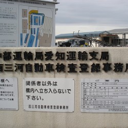 愛知県豊田市にお住まいのM様にリンカーン ナビゲーター 今や貴重な新車並行 ワンオーナー物をご納車させていただきました。