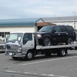 愛知県豊田市にお住まいのM様にリンカーン ナビゲーター 今や貴重な新車並行 ワンオーナー物をご納車させていただきました。