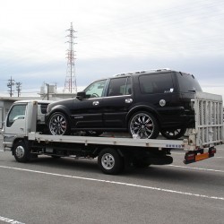 愛知県豊田市にお住まいのM様にリンカーン ナビゲーター 今や貴重な新車並行 ワンオーナー物をご納車させていただきました。