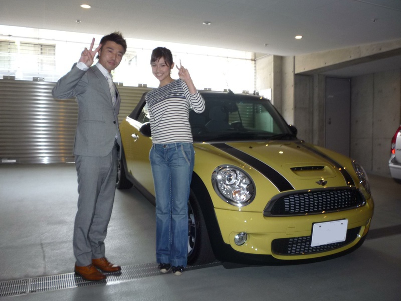 東京ヤクルトスワローズ 青木宣親選手 奥様の元TV TOKYOアナウンサー 大竹佐知さん(青木佐知)に 新車 MINIクーパーSコンバーチブルをご納車させていただきました。