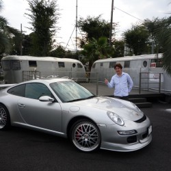 東京都練馬区にお住まいのM様に CAR GRAPHIC PORSCHE 997 COMPLETE をご納車させて頂きました。
