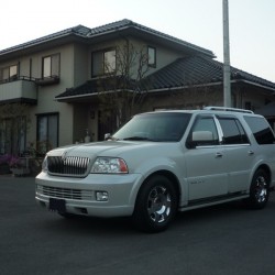 群馬県にお住まいのM様に リンカーン ナビゲーター をご納車させて頂きました。