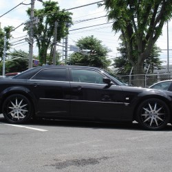 東京ヤクルトスワローズ 福川将和選手にクライスラー 300C SRT8 をご納車させていただきました。