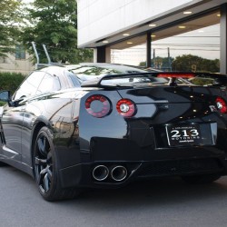 カリスマダンサー カリスマカンタローさんの NISSAN GT-R 通称『カリスマGT-R!!』をカスタムさせていただきました。