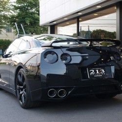 カリスマダンサー カリスマカンタローさんの NISSAN GT-R 通称『カリスマGT-R!!』をカスタムさせていただきました。