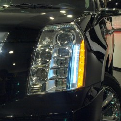 東京都港区にお住まいのH社長に新車 2011y エスカレード プラチナムをご納車させて頂きました。