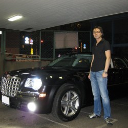 東京都豊島区にお住まいのH様に 新車  クライスラー 300C 5.7 HEMI をご納車させて頂きました。