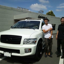 東京都港区にお住まいのS様に インフィニティ QX56 フルカスタム をご納車させていただきました。