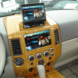 東京都港区にお住まいのS様に インフィニティ QX56 フルカスタム をご納車させていただきました。