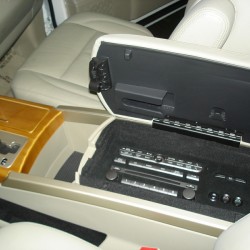 東京都港区にお住まいのS様に インフィニティ QX56 フルカスタム をご納車させていただきました。