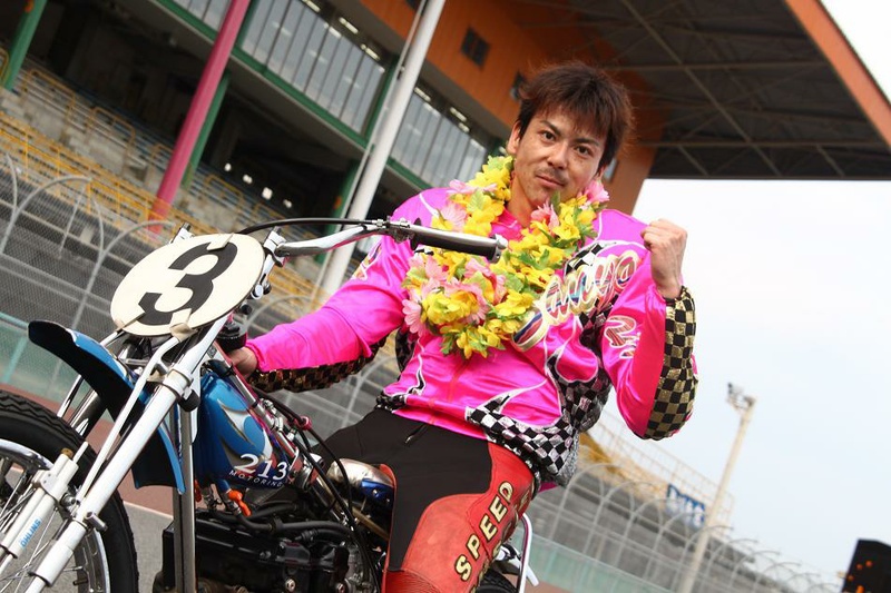 オートレーサーの三浦康平選手がG1レース初制覇!! 当社に優勝報告に来て下さいました。