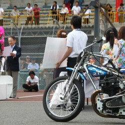 オートレーサーの三浦康平選手がG1レース初制覇!! 当社に優勝報告に来て下さいました。