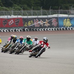 オートレーサーの三浦康平選手がG1レース初制覇!! 当社に優勝報告に来て下さいました。