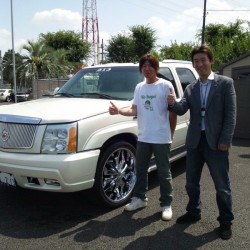 埼玉県さいたま市にお住まいの W様に 2003y キャデラック エスカレード をご納車させていただきました。