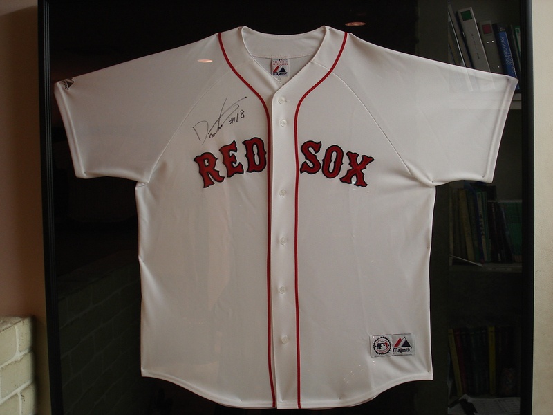 ボストン・レッドソックス 松坂大輔投手にサイン入りユニフォームを頂戴いたしました。
