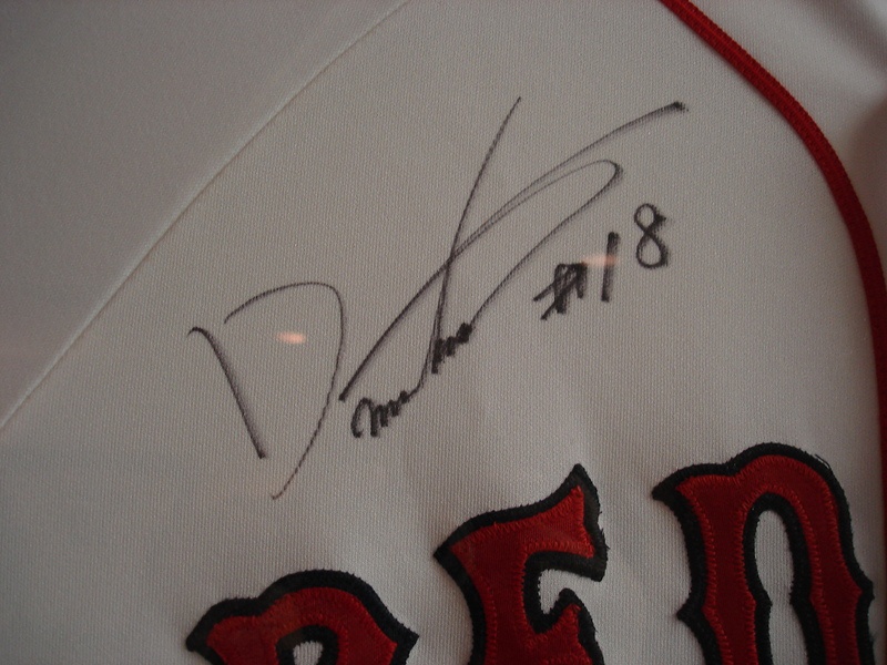 ボストン・レッドソックス 松坂大輔投手にサイン入りユニフォームを頂戴いたしました。