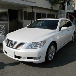 地元所沢市のY社様に 新車 レクサス LS460 をご納車させていただきました。