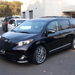 埼玉県にお住まいのS様に 新車 2012y USトヨタ シエナ SE をご納車させて頂きました。