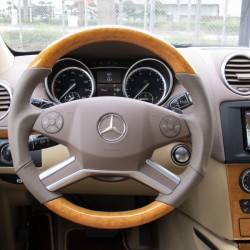 埼玉県さいたま市にお住まいのY社長に 新車 GL550 AMGパッケージ ワイドバージョン をご納車させて頂きました。