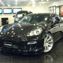 東京都八王子市にお住まいのC社長に、新車 2012y ポルシェ パナメーラ フェアリーデザインVerをご納車させて頂きました。