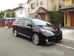 東京都西多摩郡にお住まいのS社長に 新車 USトヨタ シエナ SEをご納車させて頂きました。