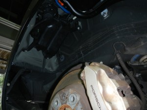 エンジンチェックランプが点灯したとの事でご入庫頂いた車両です。 コンピューター診断とメカニックの経験により、チャコールキャニスターと PCVバルブより、燃料蒸発ガスの僅かな漏れがある事が分かりました。 弊社パーツセンター […]