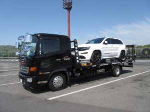 3台目のご購入有難うございます!岡山県のM社長に新車 クライスラー ジープ グランドチェロキーSRT8 左ハンドルをご納車させていただきました。