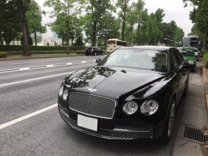 東京都のS先生にベントレー フライングスパーをご納車させて頂きました。