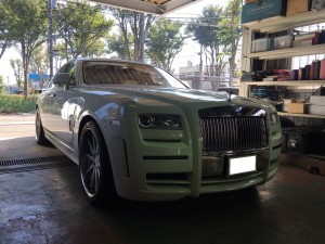 こちらの車両は、オーナー様のご用命で、最新のレーダー探知機に交換作業をさせて頂きました。 オーナー様に機種お任せ頂いたので、今回はセルスター製の「AR-383GA」を取付け致しました!! 大画面で見やすく、なんといっても […]