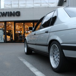 1990ｙ　BMW 735i E３２　ＷＨＥＥＬ　ＡＶＡＮＧＡＲＤＥ　カスタム！