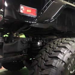 HUMMER H1！ボディーリフトアップ進行中！！