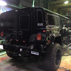 HUMMER H1！ボディーリフトアップ進行中！！