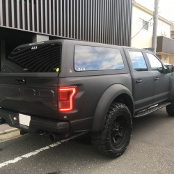 東京都のO社長に新車　フォード　F-150　ラプター　ワイドボディ　ラッピング　フルカスタムをご納車させていただきました！