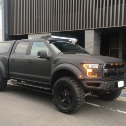 東京都のO社長に新車　フォード　F-150　ラプター　ワイドボディ　ラッピング　フルカスタムをご納車させていただきました！